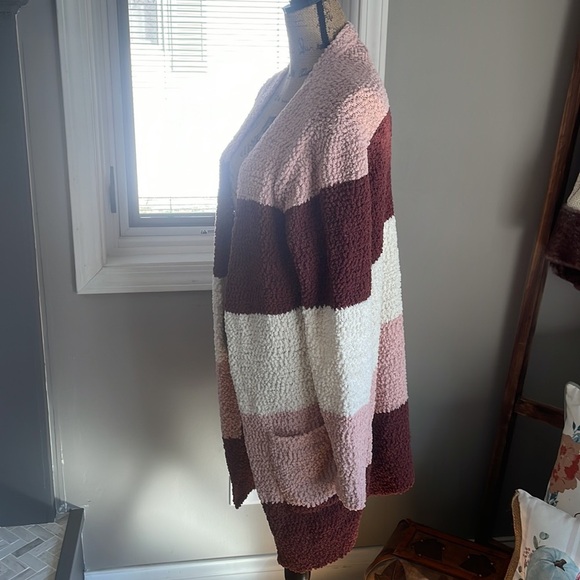 Multi color sweater with pockets - Picture 3 of 8